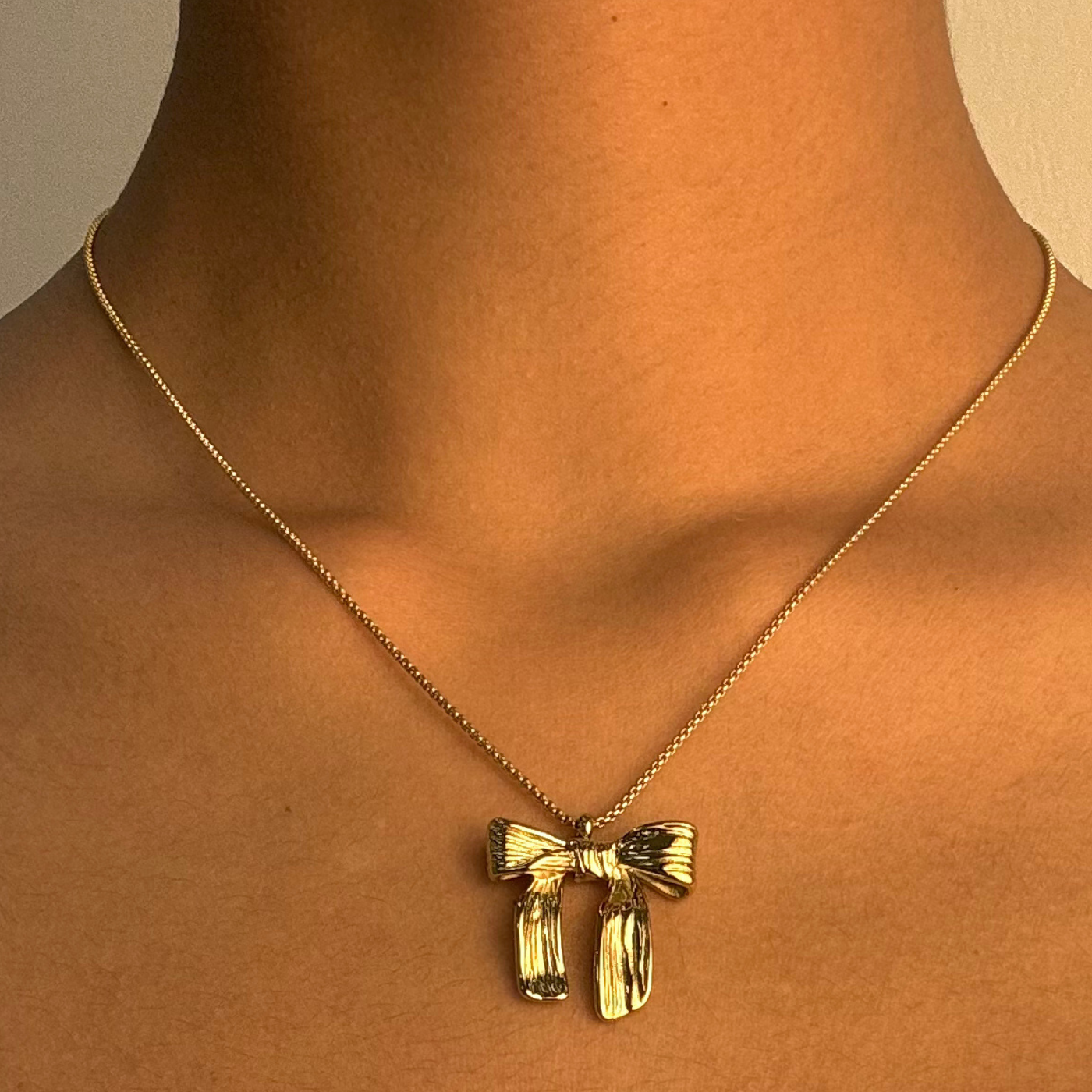 Elegant Bow Pendant Necklace.