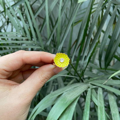 Golden Daisy Glow Enamel Ring