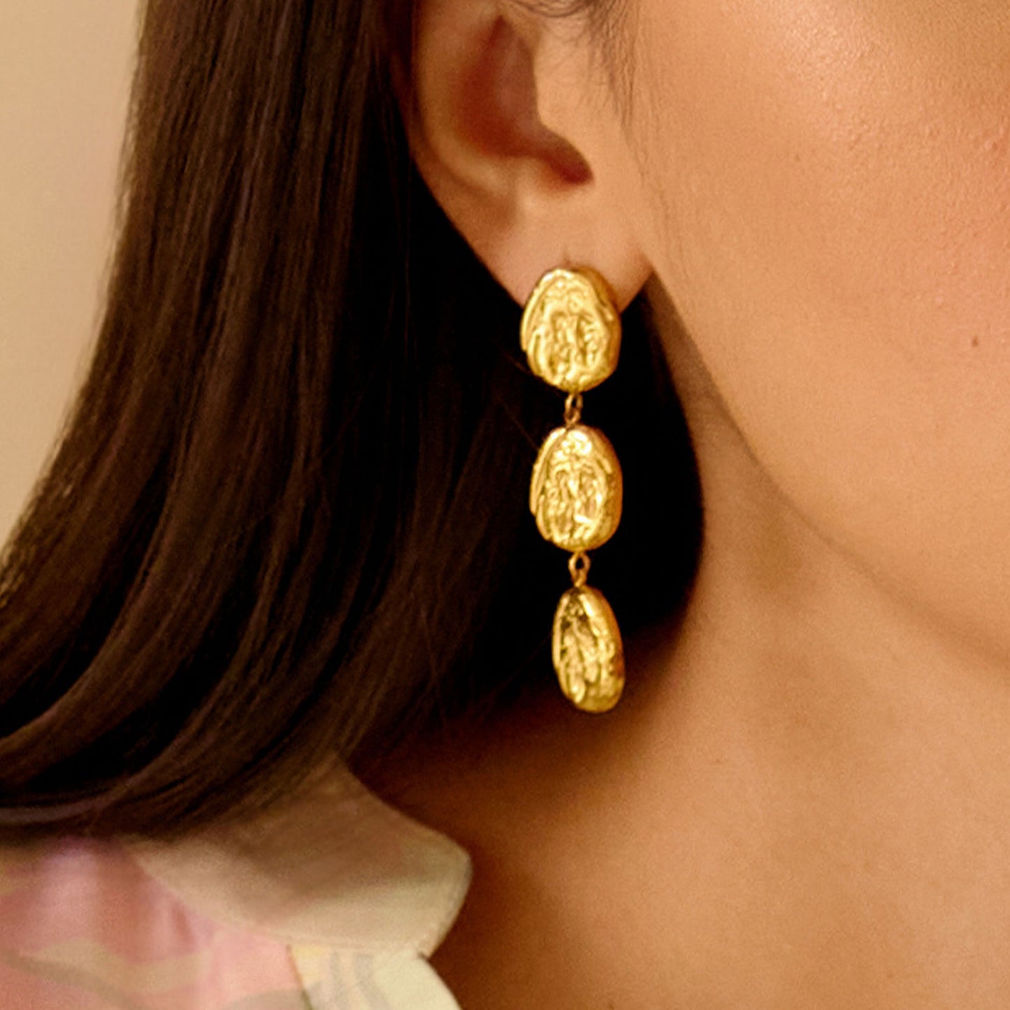 Hammered Gold-plated dangling earrings