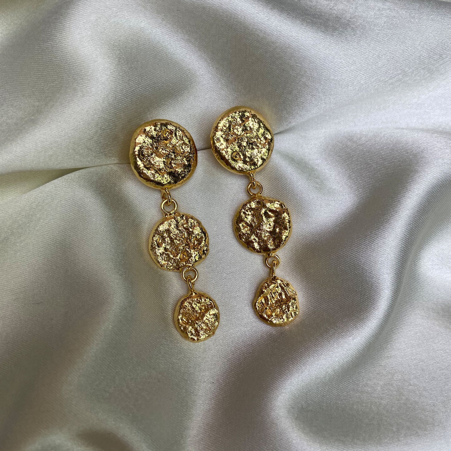 Hammered Gold-plated dangling earrings