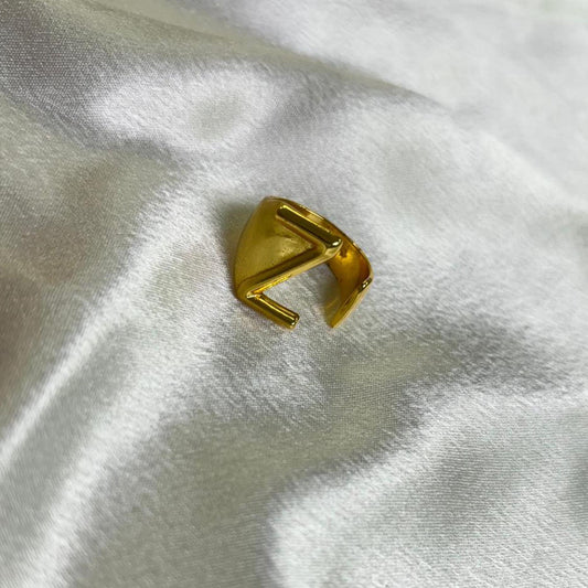 Sleek Initial Z Gold Ring