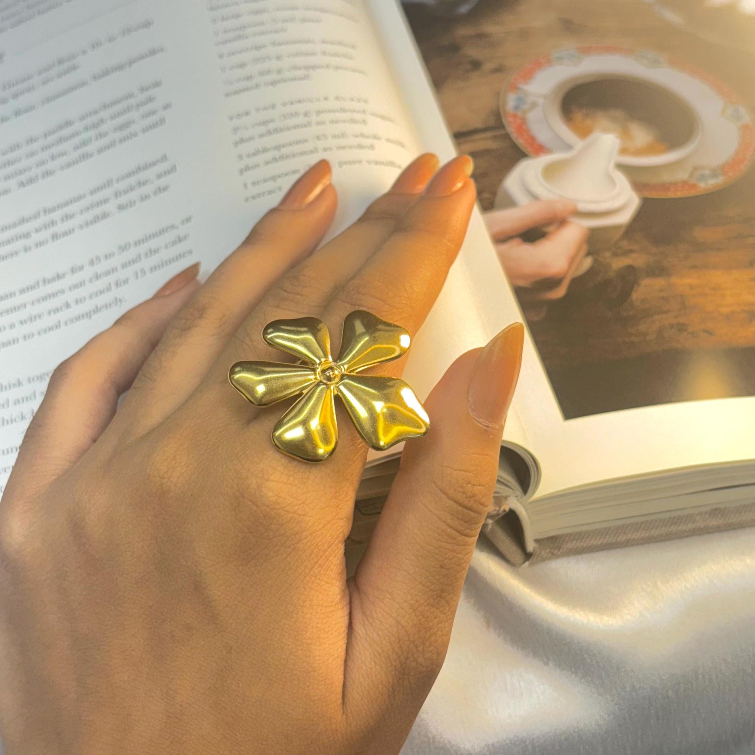 Golden Flora Chic Flower Ring