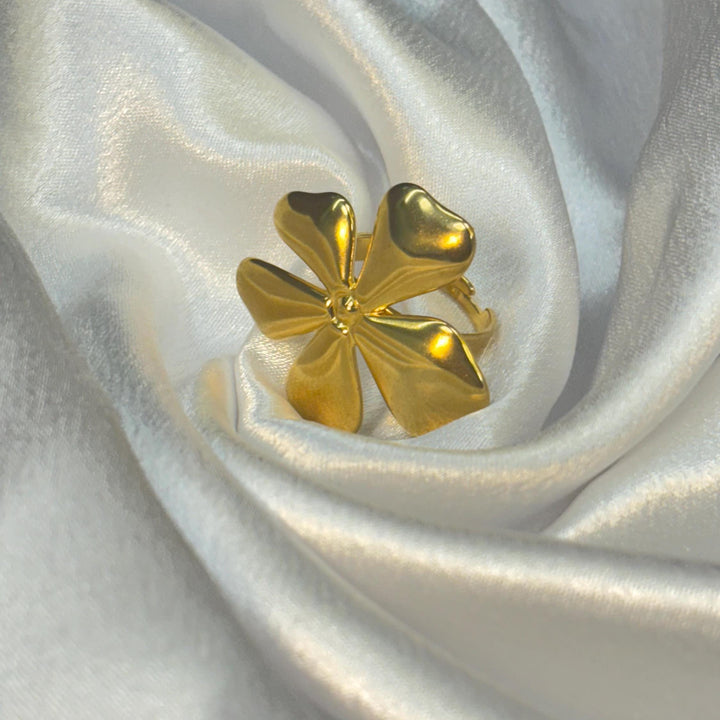 Golden Flora Chic Flower Ring