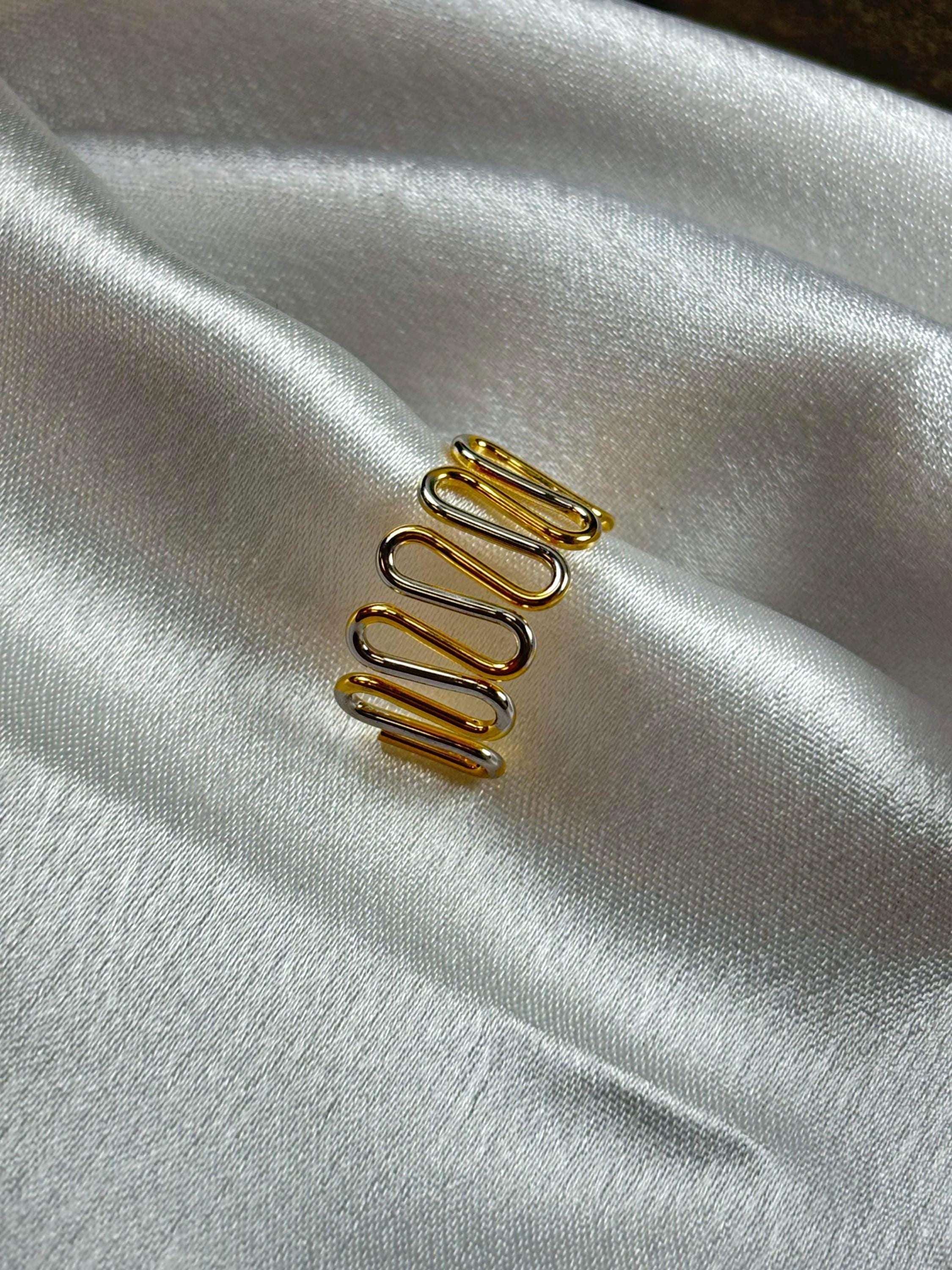 Endless Waves Sleek Gold Ring