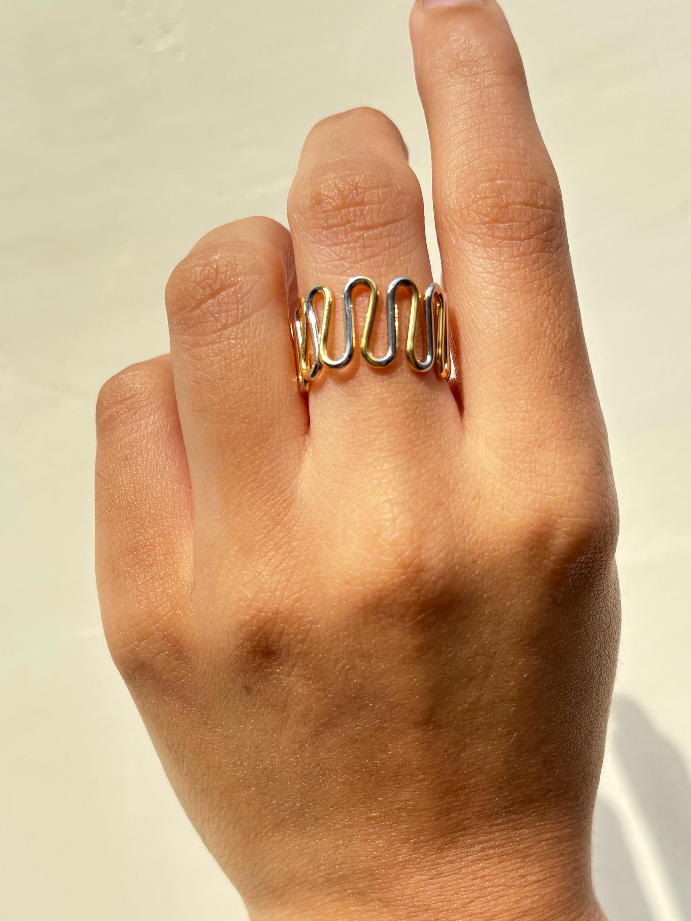 Endless Waves Sleek Gold Ring