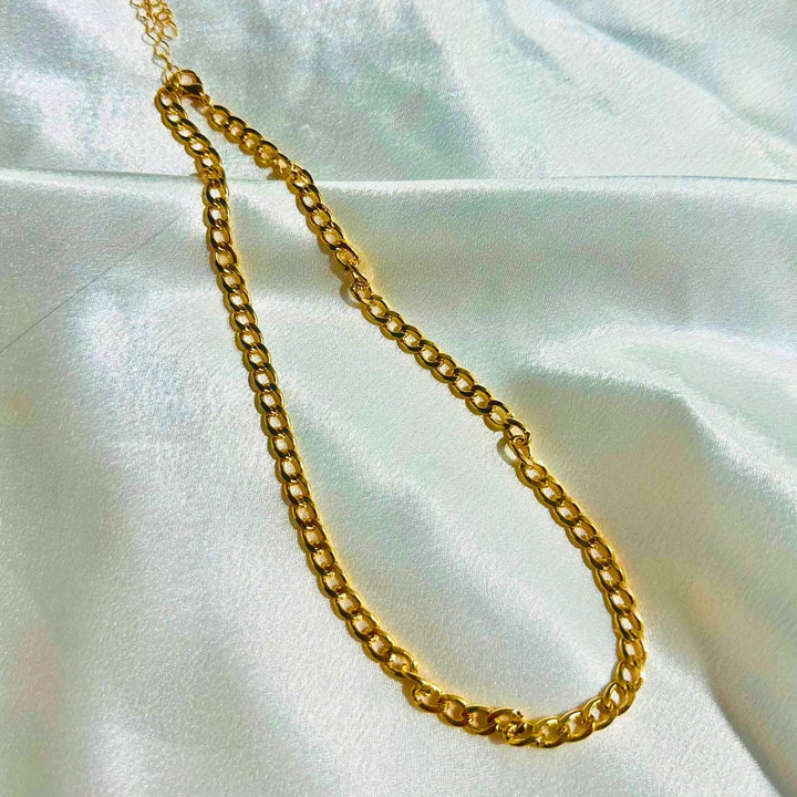 Layered gold link chain