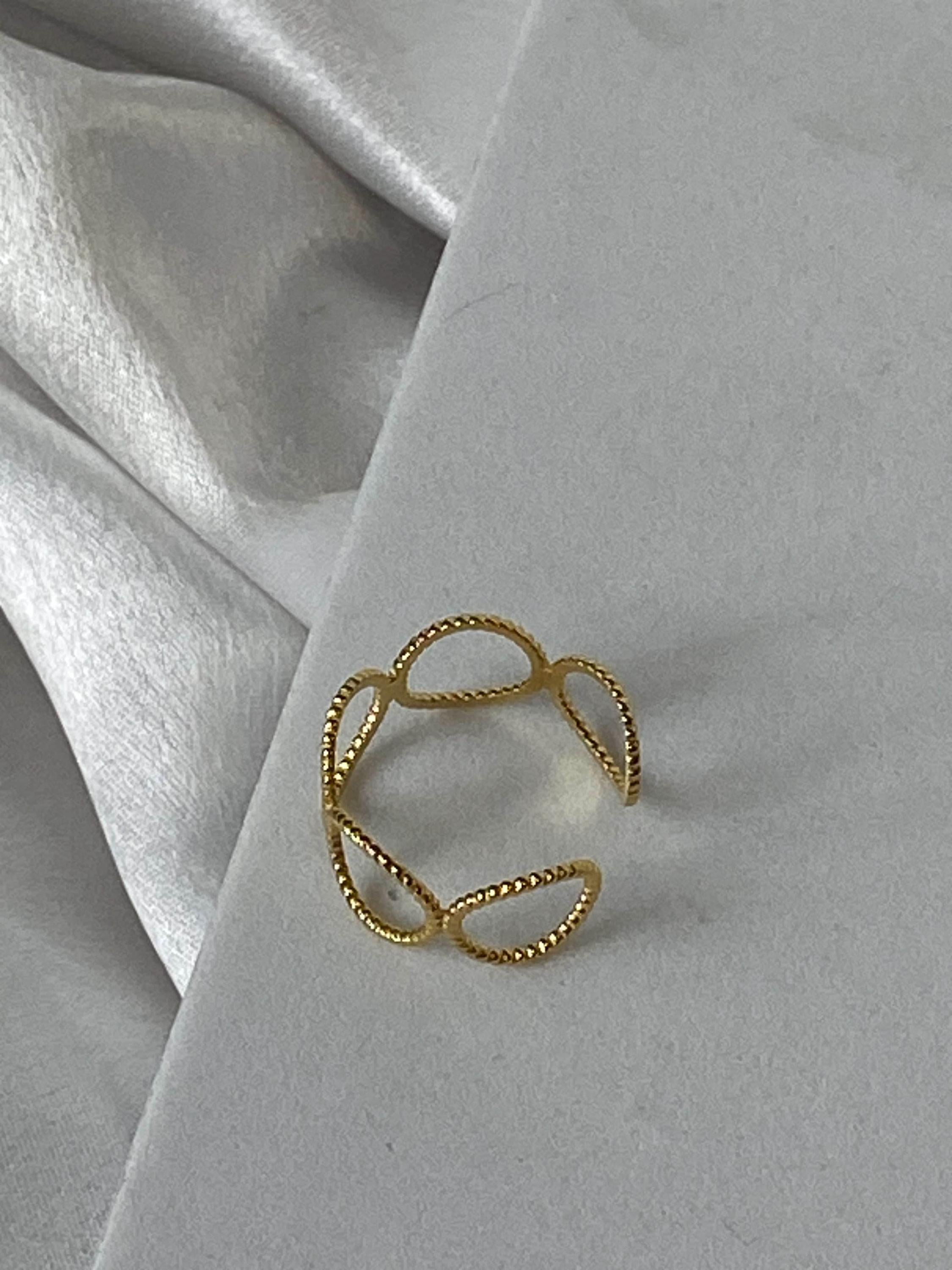 Eternal Loops Golden Links Ring