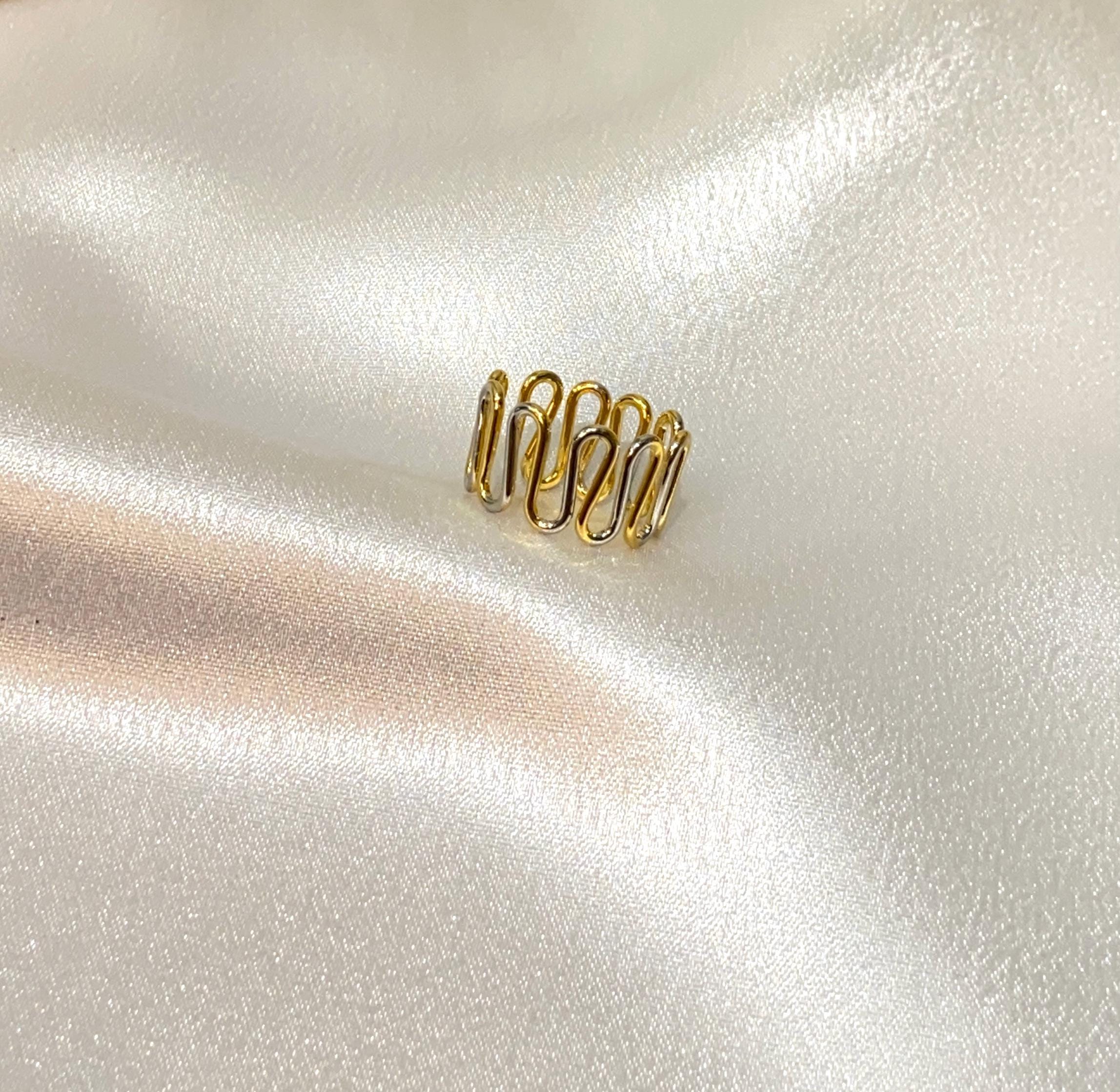 Endless Waves Sleek Gold Ring