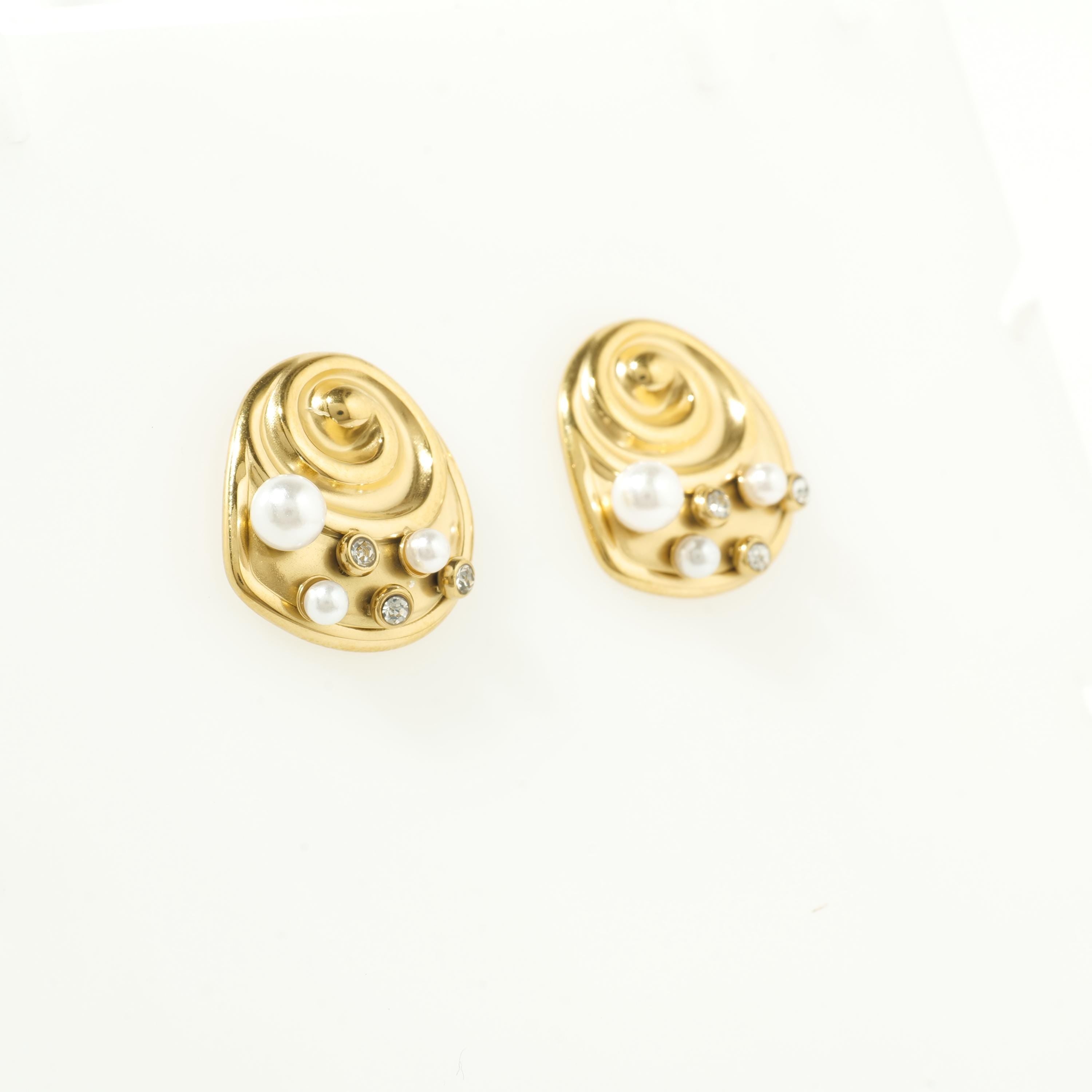 Gold swirl pearl stud earrings